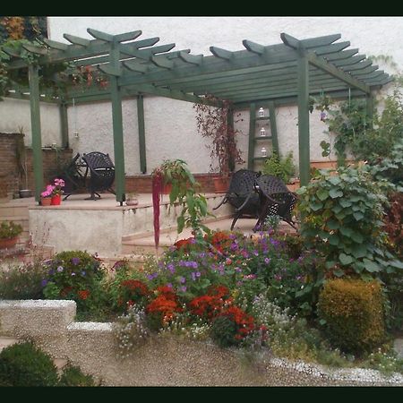 Room In A Neoclassical House - Ladybug Kastoria Exterior photo